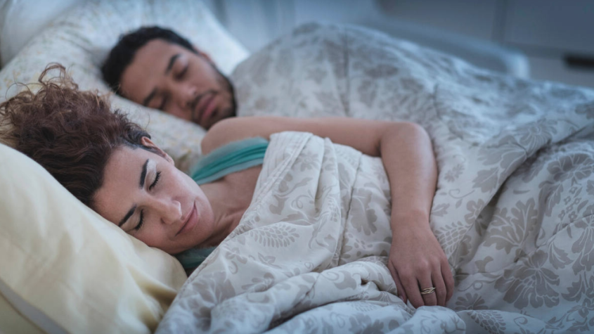 ساعات النوم الكافية حسب العمر