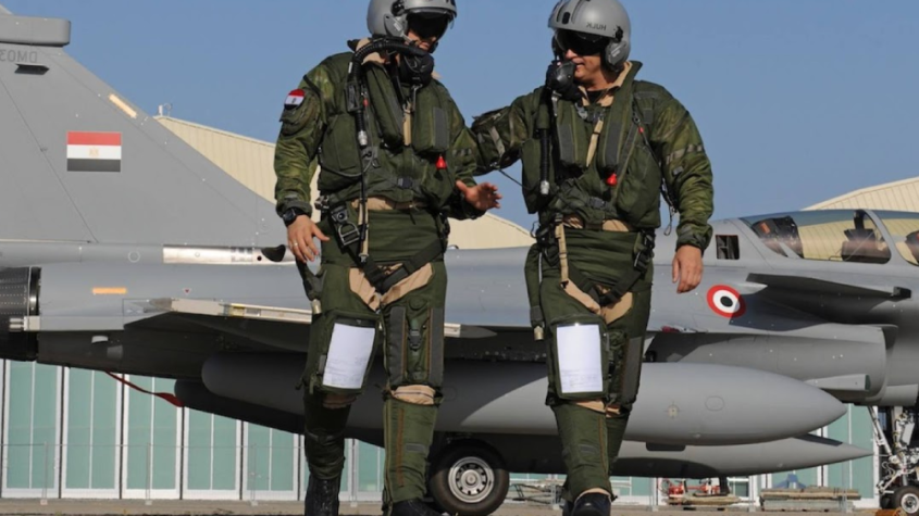 سقوط طائرة تدريب عسكرية مصرية