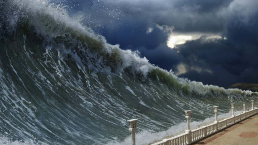 البحر المتوسط تسونامي